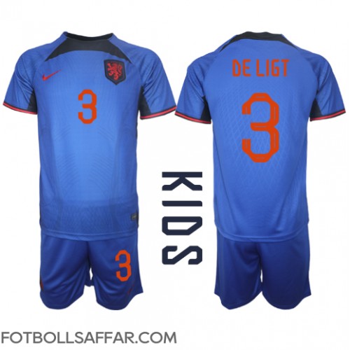 Nederländerna Matthijs de Ligt #3 Bortadräkt Barn VM 2022 Kortärmad (+ Korta byxor)